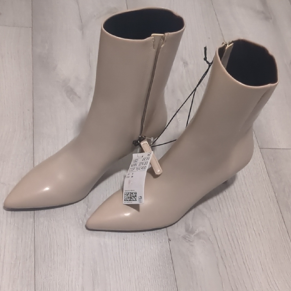 H&M Cream Heeled Boots